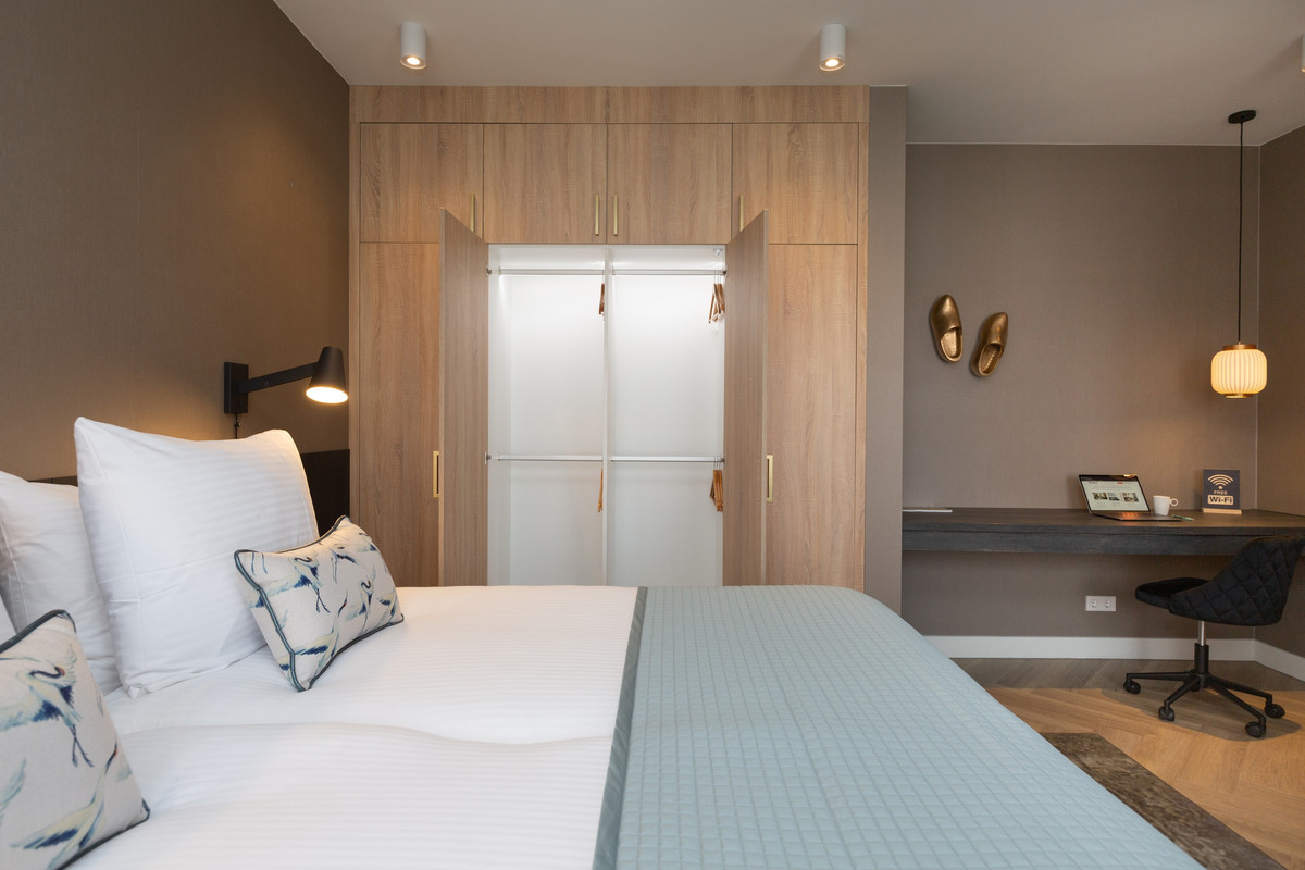 Image accompanying room listing
