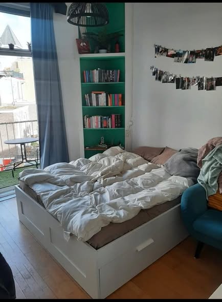 Image accompanying room listing