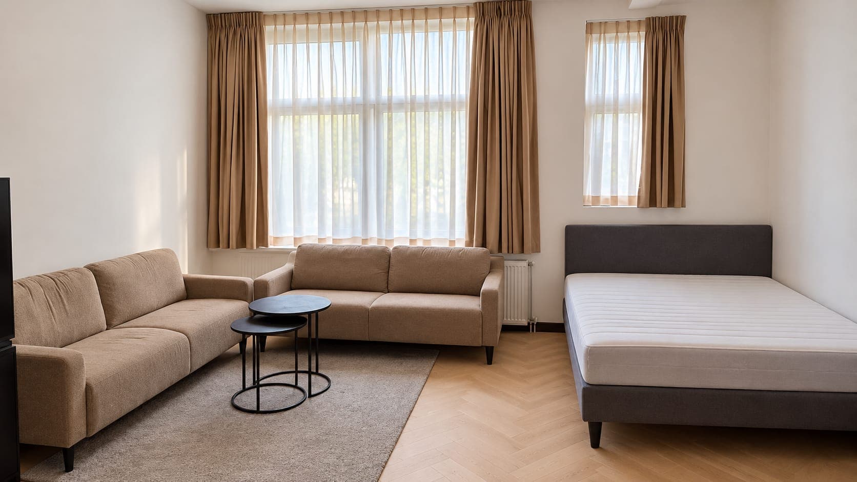 Image accompanying room listing
