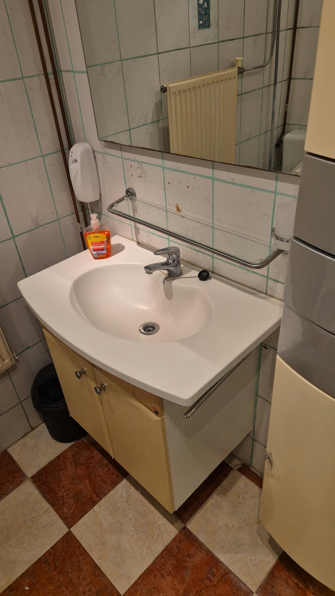 Image accompanying room listing