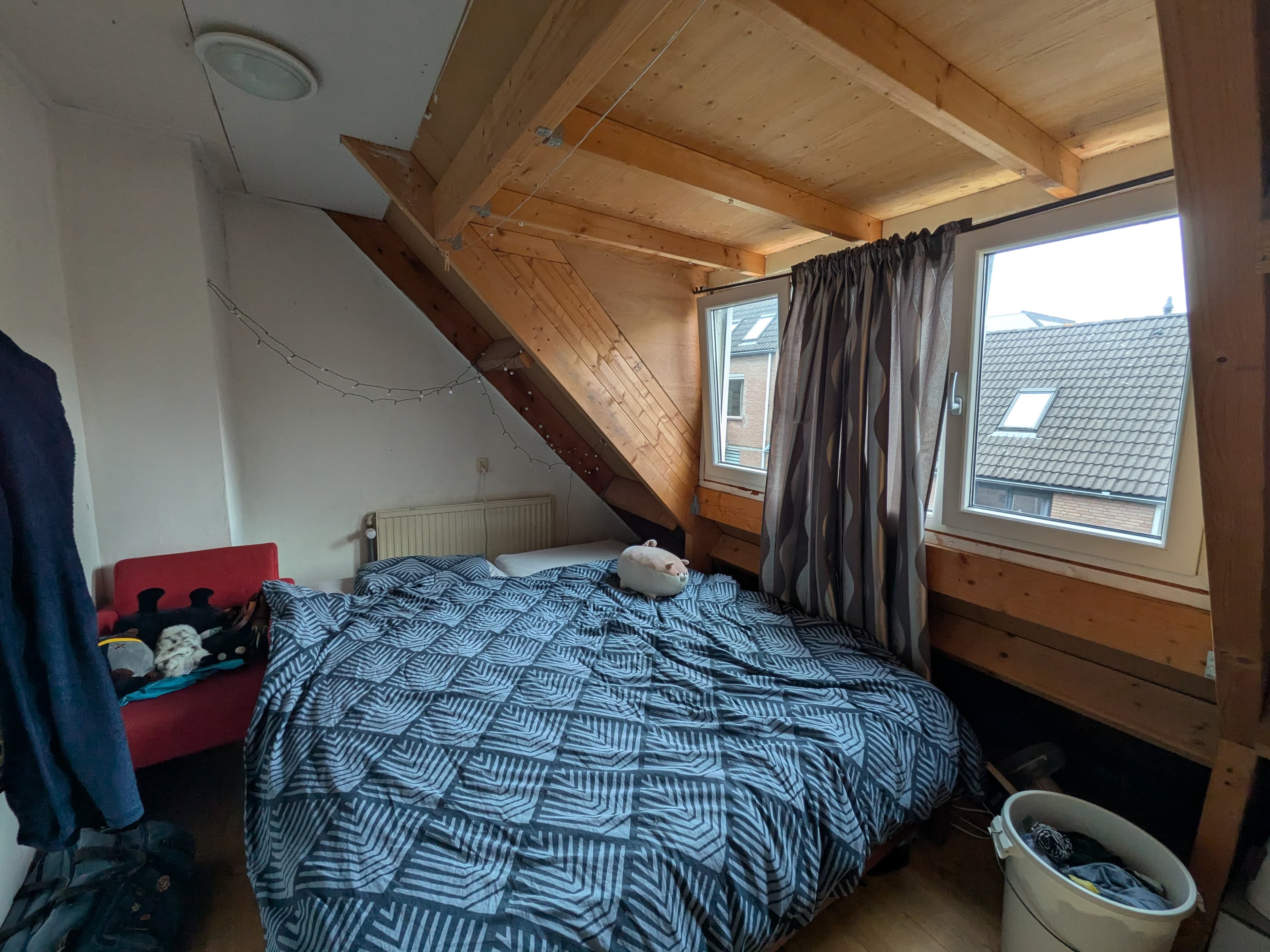 Image accompanying room listing
