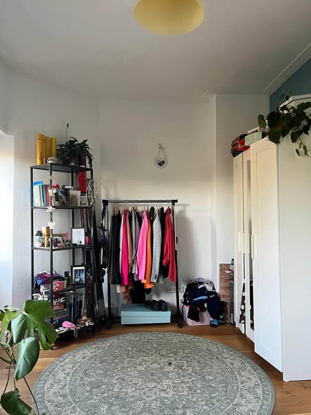 Image accompanying room listing