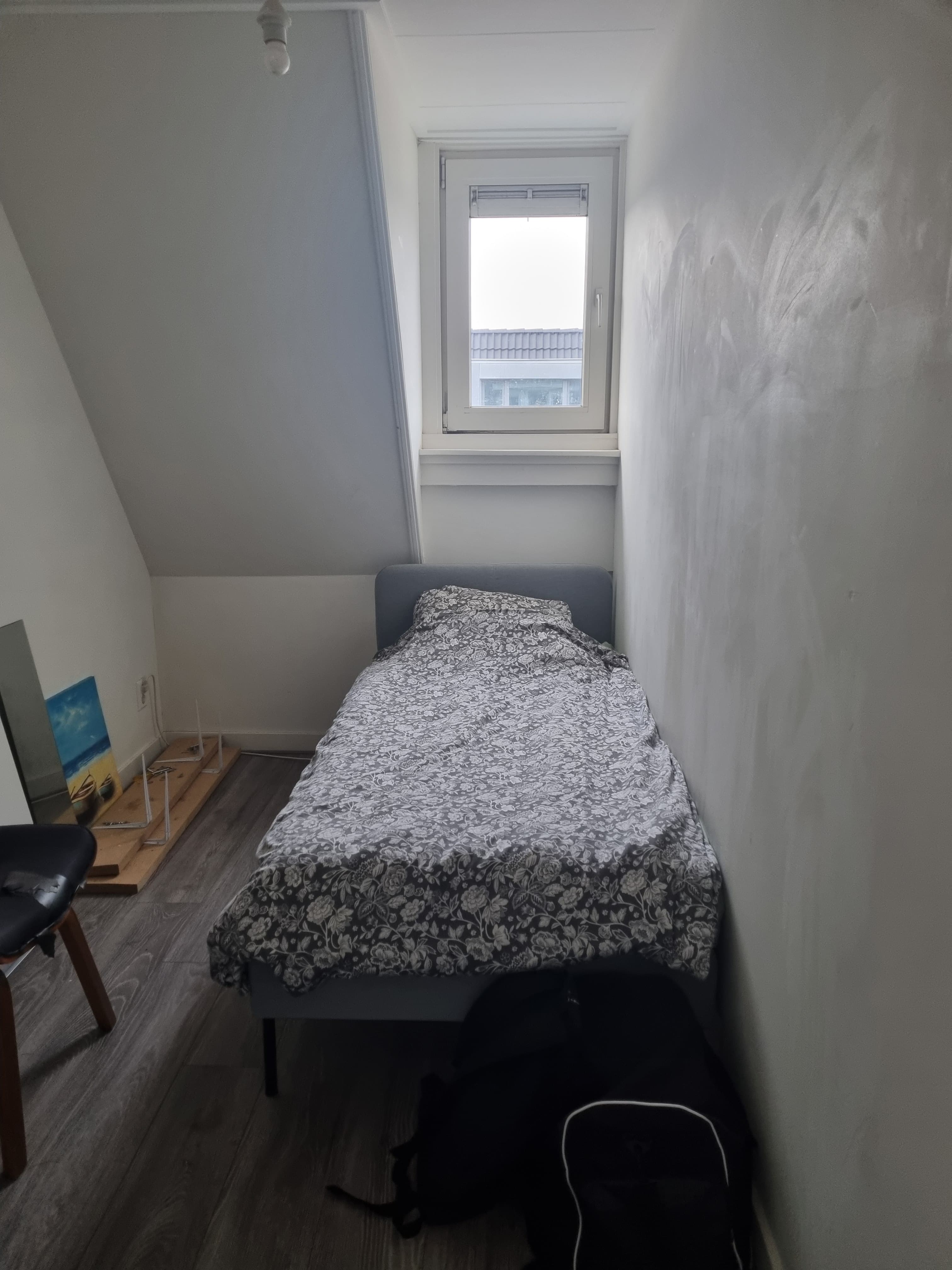 Image accompanying room listing