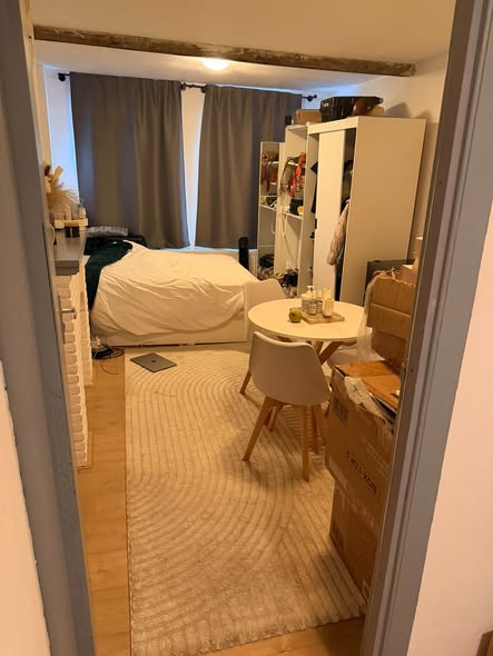 Image accompanying room listing