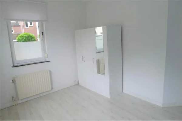 Image accompanying room listing