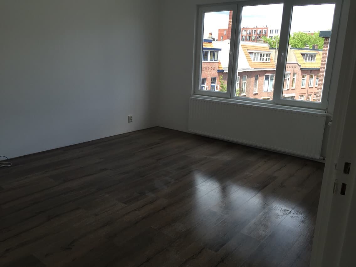 Image accompanying room listing
