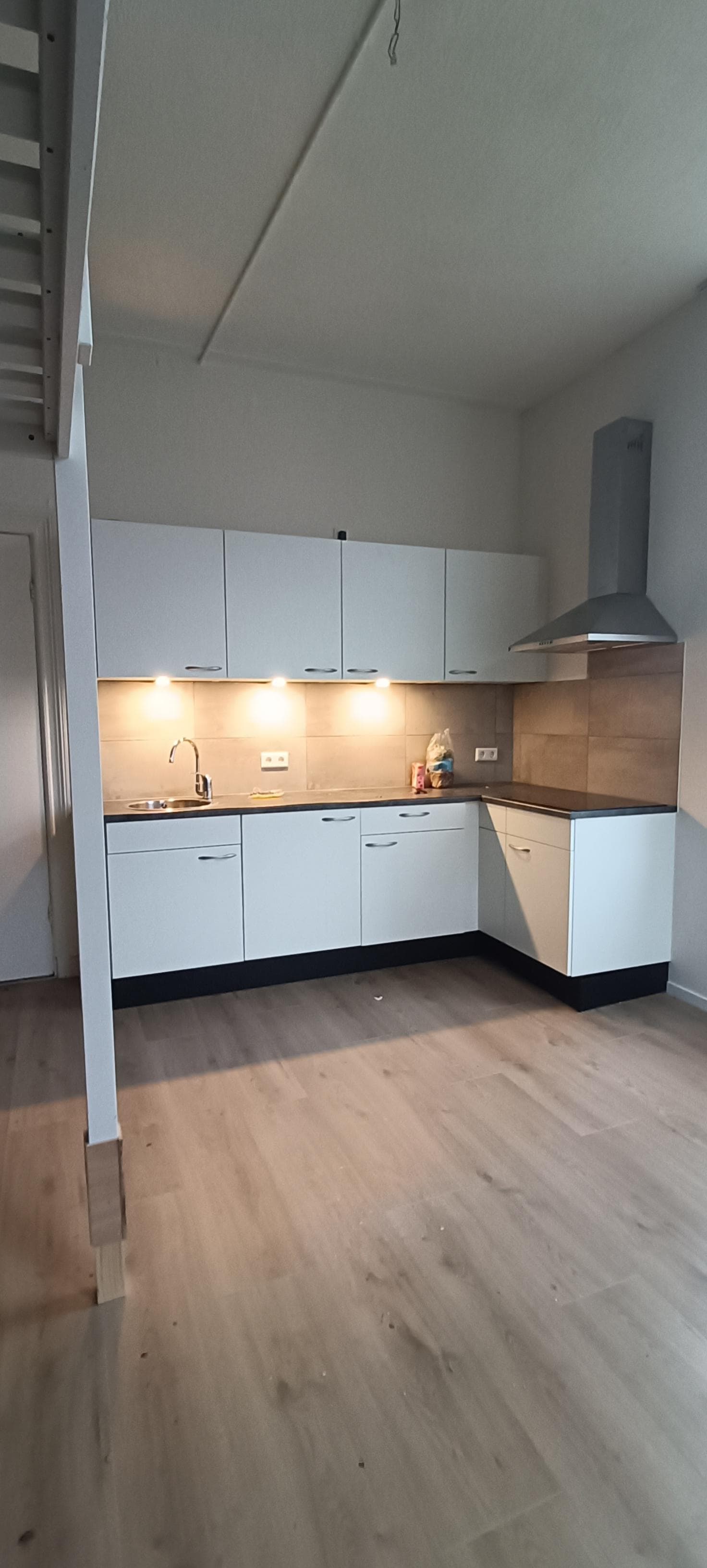 Image accompanying room listing