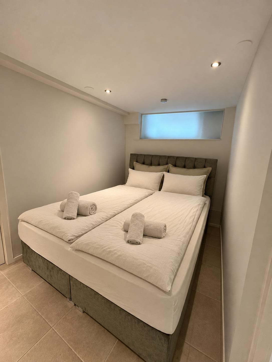 Image accompanying room listing