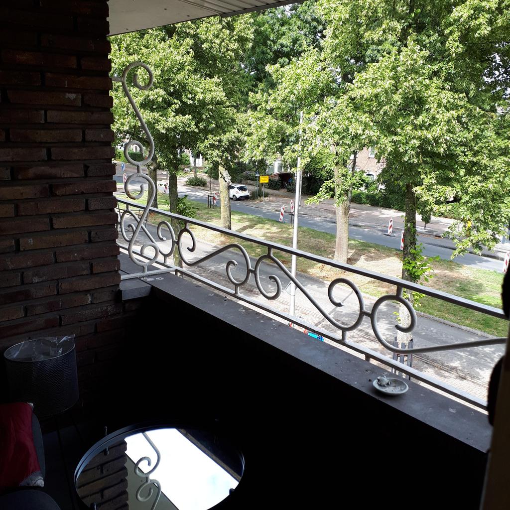 Image accompanying room listing