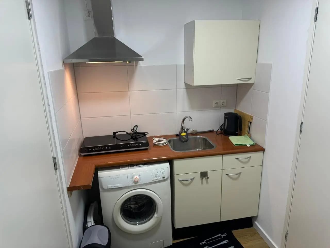 Image accompanying room listing